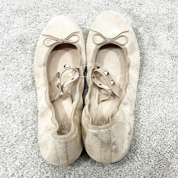 Vince Camuto Size 7.5 Gold Tan Studded Strap Sparkle Ballet Flats - Picture 1 of 11
